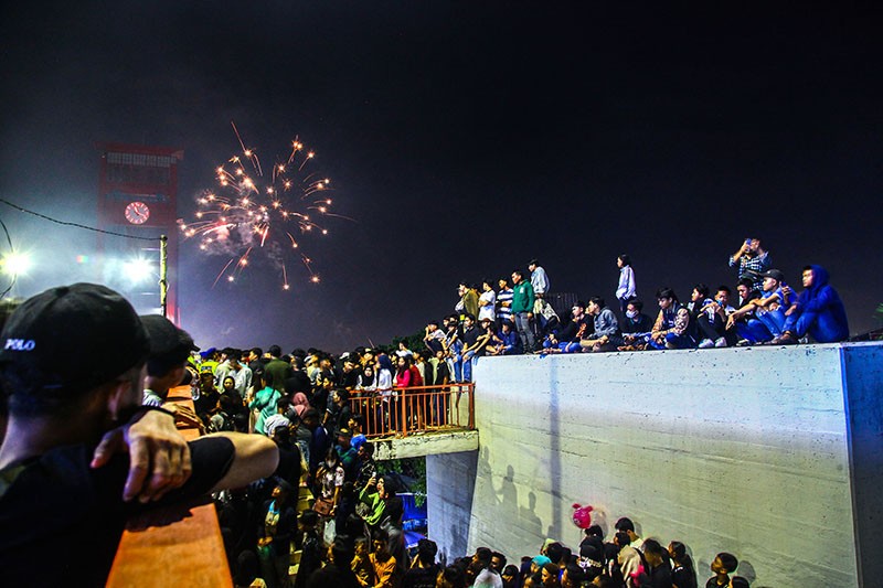 Malam Tahun Baru 2024 Tidak Kondusif, Jembatan Ampera Ditutup Petugas - Bagian 1