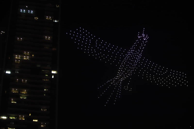 Kemeriahan Malam Tahun  Baru di Bundaran HI, Ada Atraksi Ratusan Drone - Bagian 3