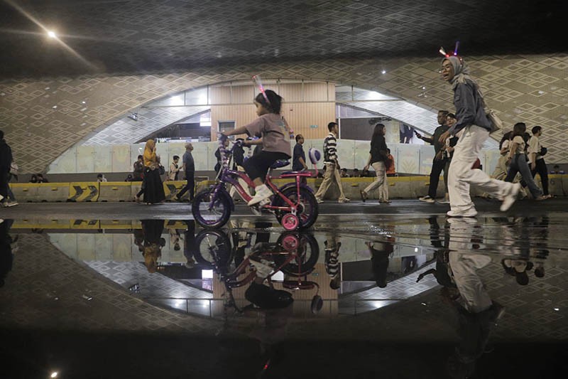 Kemeriahan Malam Tahun  Baru di Bundaran HI, Ada Atraksi Ratusan Drone - Bagian 5