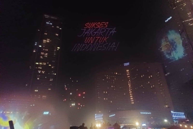 Kemeriahan Malam Tahun  Baru di Bundaran HI, Ada Atraksi Ratusan Drone - Bagian 2