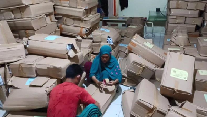 title Aneh! Logistik Pemilu untuk Pulau Nias Disimpan di Rumah Warga, Kok Bisa? Aneh! Logistik Pemilu untuk Pulau Nias Disimpan di Rumah Warga, Kok Bisa?