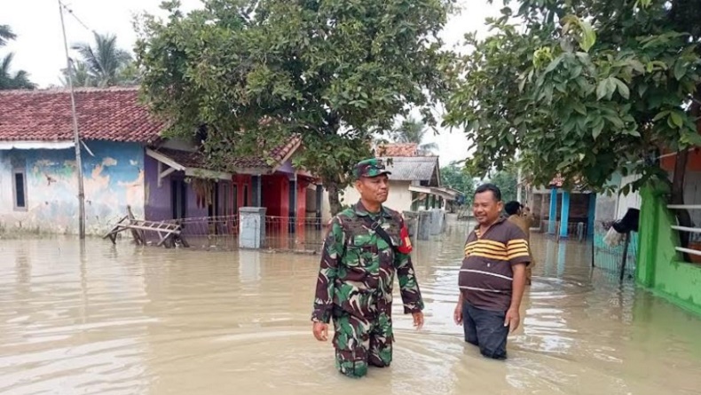 title Banjir 1 Meter Lebih Rendam Karangligar Karawang, Warga Diminta Siap-Siap Mengungsi Banjir 1 Meter Lebih Rendam Karangligar Karawang, Warga Diminta Siap-Siap Mengungsi