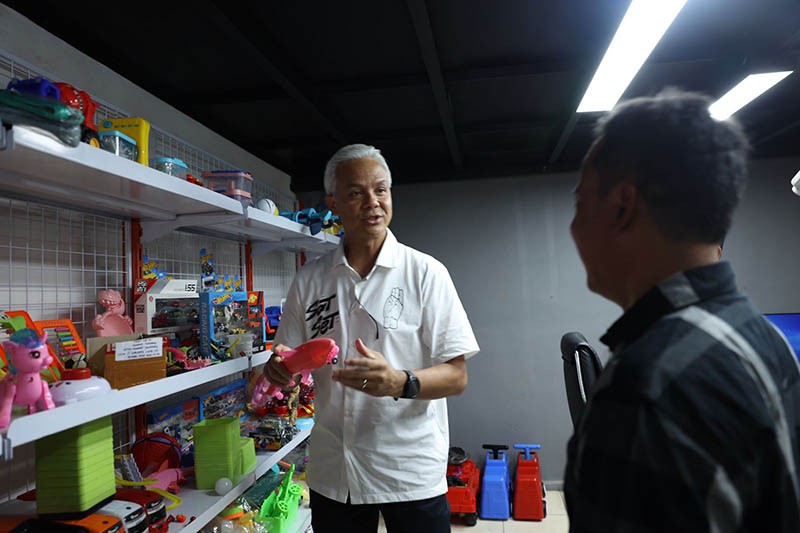 Ganjar Pranowo Kunjungi Pabrik Mainan Buatan Lokal di Demak - Bagian 3