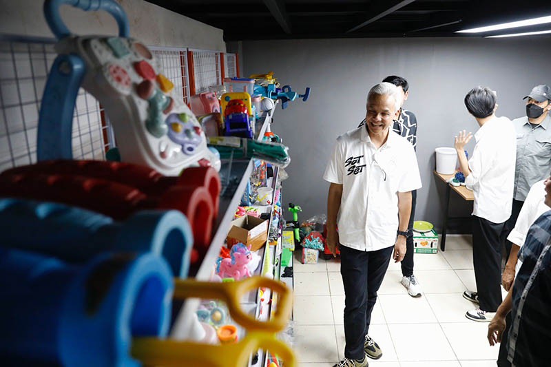 Ganjar Pranowo Kunjungi Pabrik Mainan Buatan Lokal di Demak - Bagian 4
