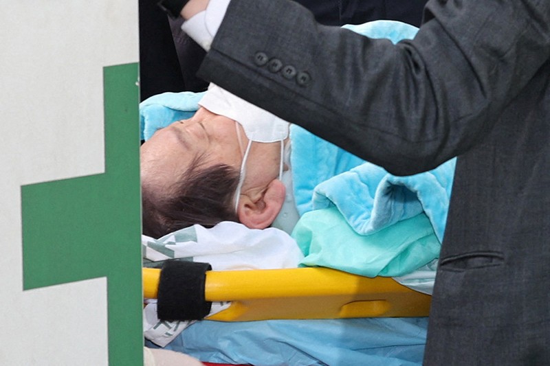 Pemimpin Oposisi Partai Demokrat Korsel Ditikam di Leher saat Kampanye - Bagian 2