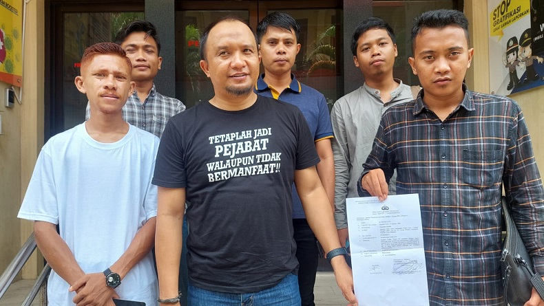 title Senator Bali Arya Wedakarna Dilaporkan ke Polda NTB Buntut Dugaan Lecehkan Hijab Senator Bali Arya Wedakarna Dilaporkan ke Polda NTB Buntut Dugaan Lecehkan Hijab