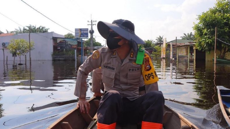 Banjir Rendam Puluhan Titik Lokasi TPS di Rokan Hilir, Kapolres Koordinasi dengan KPU