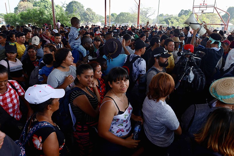 Imigran Meksiko Berbondong-bondong Masuk AS Minta Suaka - Bagian 3