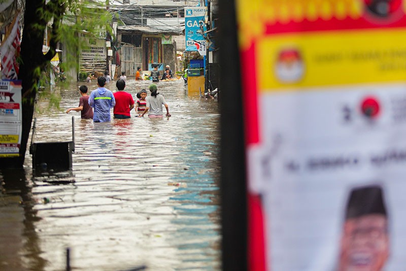 Jalan Kemang Utara Banjir, Mobil dan Motor Tidak Bisa Melintas  - Bagian 3