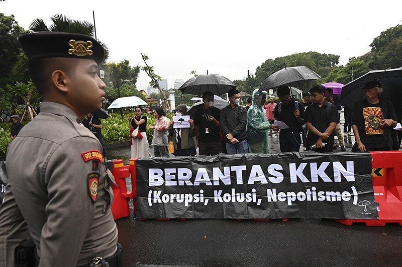 Aksi Kamisan ke-800 Menuntut Pemerintah Tuntaskan Kasus Pelanggaran HAM Berat - Bagian 2