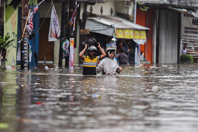 Jalan Kemang Utara Banjir, Mobil dan Motor Tidak Bisa Melintas  - Bagian 1