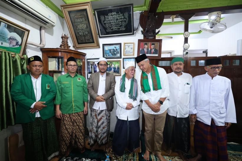 Ganjar Sowan ke KH Abdullah Ubab Maimoen, Minta Doa Agar Pemilu Berjalan Lancar - Bagian 4