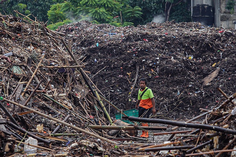 Begini Proses Saringan Sampah TB Simatupang untuk Cegah Banjir - Bagian 5