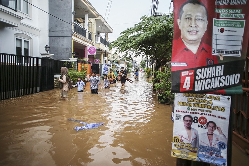 Kota Tangsel Dikepung Banjir - Bagian 1