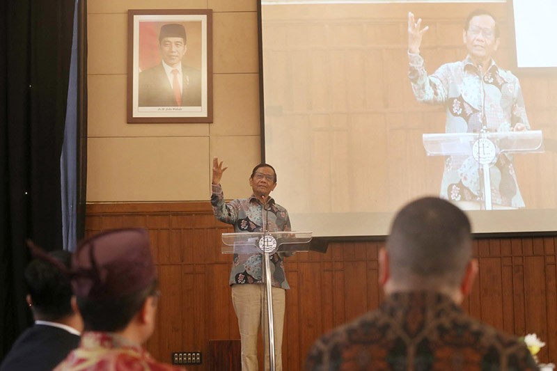 Mahfud MD Didampingi HT Hadiri Ibadah Syukur Awal Tahun PGI - Bagian 3
