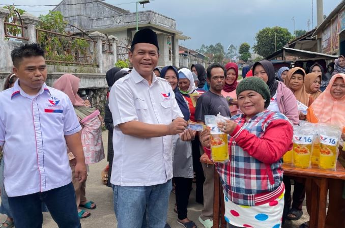 Bazar Minyak Goreng Partai Perindo Diserbu Warga Pangalengan Bandung