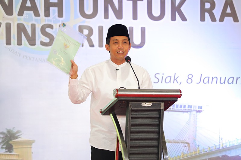 Wakil Menteri ATR Bagikan 1.000 Sertifikat Tanah di Riau - Bagian 3