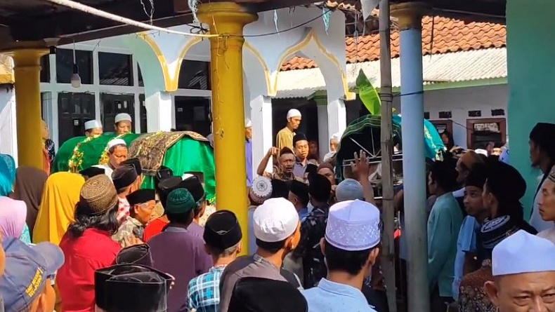 Tragis, Ayah dan Anak di Pasuruan Tewas Tersambar Petir saat Panen Padi