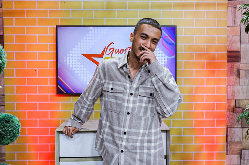 Gaya Aziz Hedra Rilis Single Ketiga Berjudul Issa Goodbye - Bagian 2