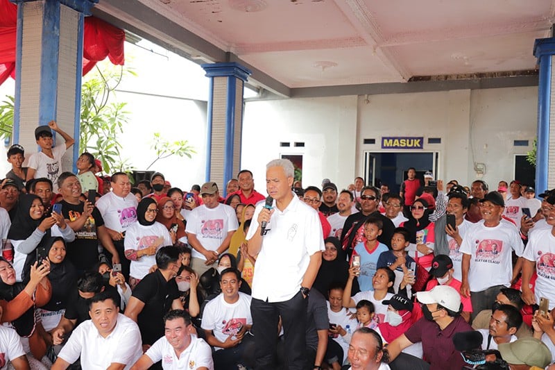 Ganjar Pranowo Temui Nelayan Cilacap, Janji Hapus Utang KUR - Bagian 3