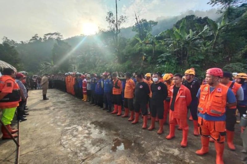 2 Warga Kampung Cipondok Subang Meninggal akibat Tanah Longsor - Bagian 3