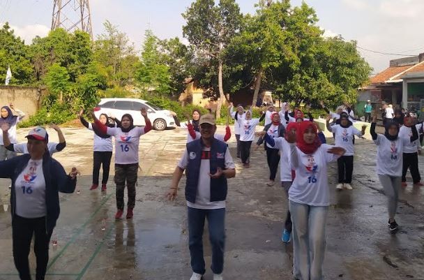 Dekatkan Diri ke Warga, Caleg Partai Perindo Ferry Kurnia Gelar Senam Pagi di Cimahi