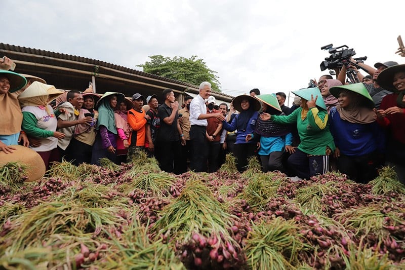 Dialog dengan Petani Bawang Merah di Brebes, Ganjar Catat 3 Keluhan Utama - Bagian 2