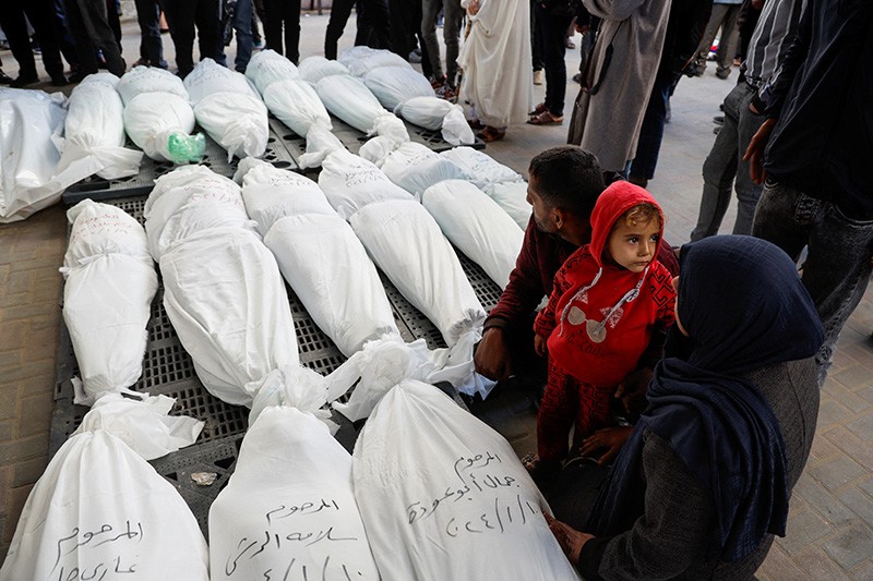 Tangis Keluarga Pecah saat Jenazah Warga Palestina Korban Kekejaman Israel Dikumpulkan - Bagian 1