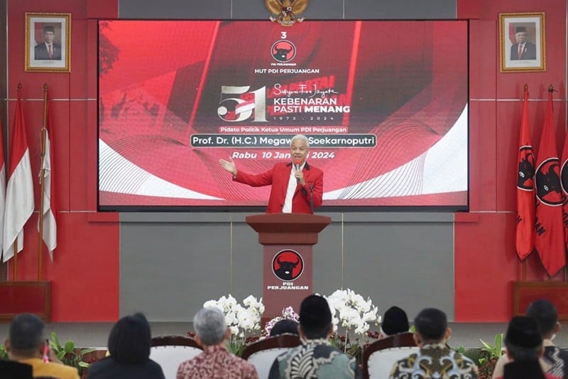 Momen Wapres Ma'ruf Amin Salam Metal Tiga Jari saat HUT ke-51 PDI Perjuangan - Bagian 4