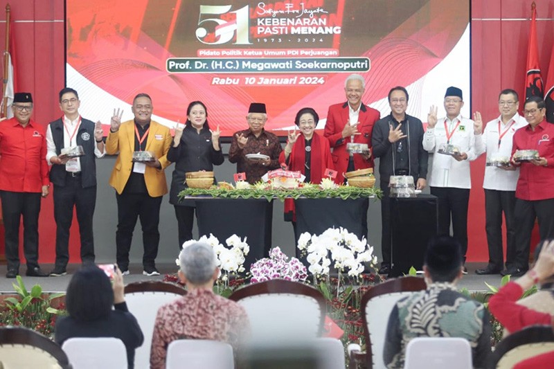 Momen Wapres Ma'ruf Amin Salam Metal Tiga Jari saat HUT ke-51 PDI Perjuangan - Bagian 1