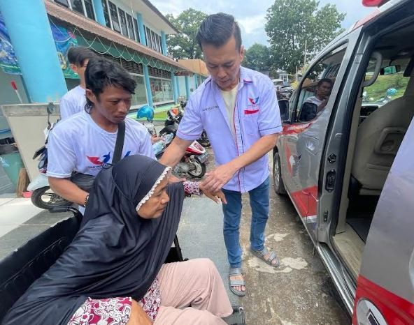 Caleg Partai Perindo Andre Sulistiono Bantu Operasi Mata Warga Rancaekek