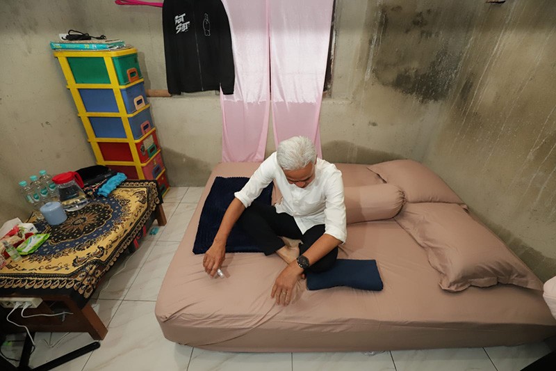 Potret Ganjar Pranowo Menginap di Rumah Guru Honorer - Bagian 2