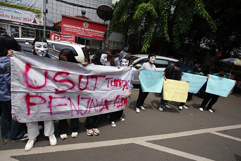 Belasan Ribu Mahasiswa Kompak Bergerak Melawan Penjahat HAM dan Dinasti Politik - Bagian 5