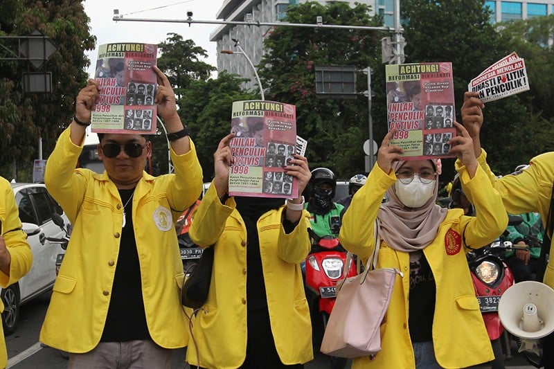 Belasan Ribu Mahasiswa Kompak Bergerak Melawan Penjahat HAM dan Dinasti Politik - Bagian 1