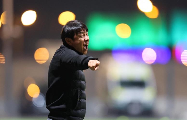 Shin Tae-yong Beri Pesan ke Irak: Bola Itu Bundar, Tak Jaminan Kalian Bisa Menang! Shin Tae-yong Beri Pesan ke Irak: Bola Itu Bundar, Tak Jaminan Kalian Bisa Menang!