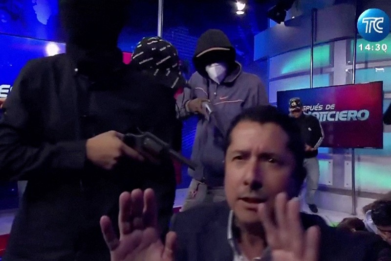 Momen Tegang Gangster Ekuador Todong Senjata ke Presenter TV saat Siaran Langsung - Bagian 1
