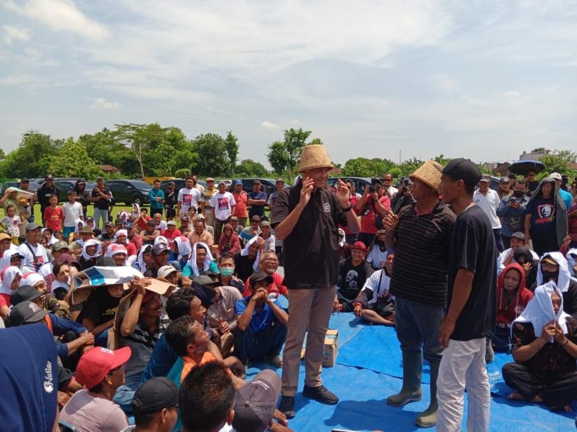 Ganjar Disambut Antusias Petani saat Tinjau Kebun Tebu di Nganjuk - Bagian 4