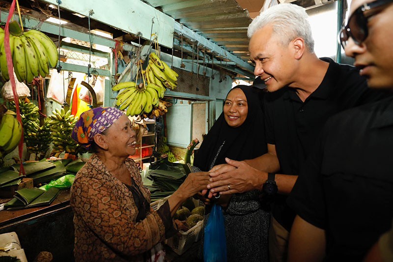 Ganjar Ungkap Stategi Sat-Set Stabilkan Harga Pangan saat Blusukan ke Pasar Pucang - Bagian 3