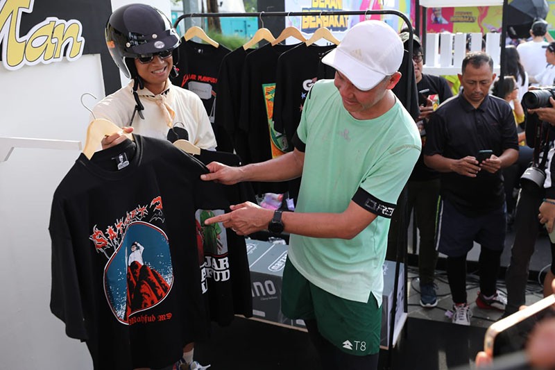 Sandiaga Uno Sat-Set Dukung Ganjar Pranowo, Lari Bareng di Penguin SeliweRUN - Bagian 7