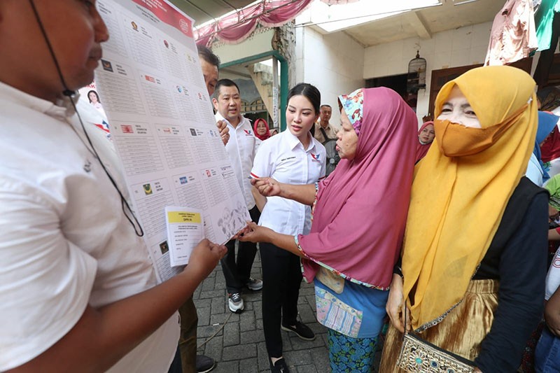 Momen HT dan Angela Tanoesoedibjo Menyapa Warga Surabaya - Bagian 6