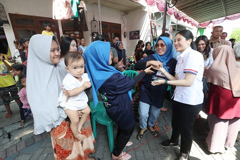 Momen HT dan Angela Tanoesoedibjo Menyapa Warga Surabaya - Bagian 4
