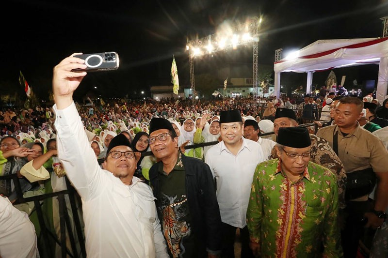 Cawapres Mahfud MD Hadiri Sholawat Persatuan Indonesia di Lamongan - Bagian 3