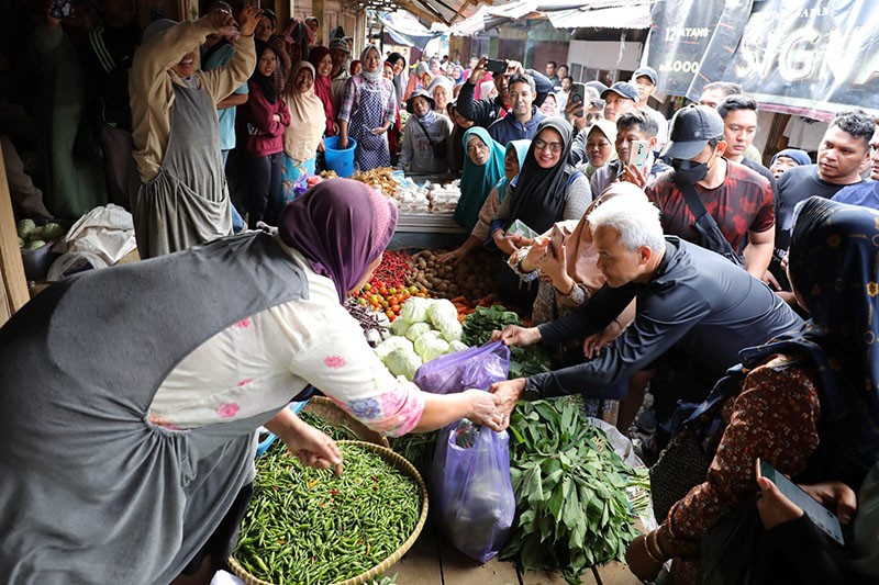 Ganjar Manfaatkan Udara Segar Pegunungan di Banjarnegara dengan Olahraga Pagi - Bagian 7