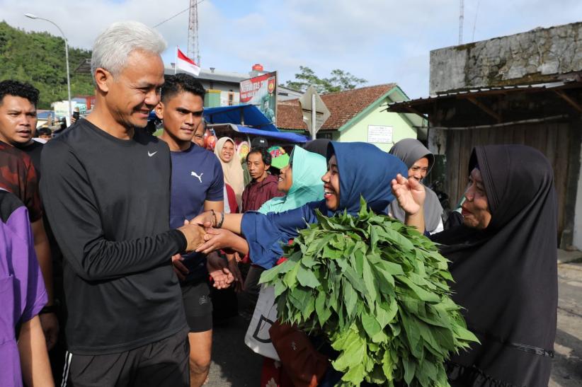 Ganjar Manfaatkan Udara Segar Pegunungan di Banjarnegara dengan Olahraga Pagi - Bagian 3
