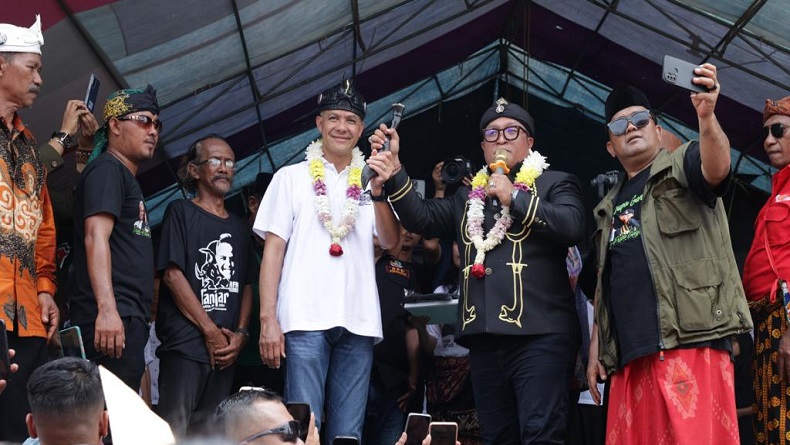 Pusaka Kujang Trah Siliwangi Disematkan ke Ganjar, Jadi Penghargaan Putra Terbaik Nusantara