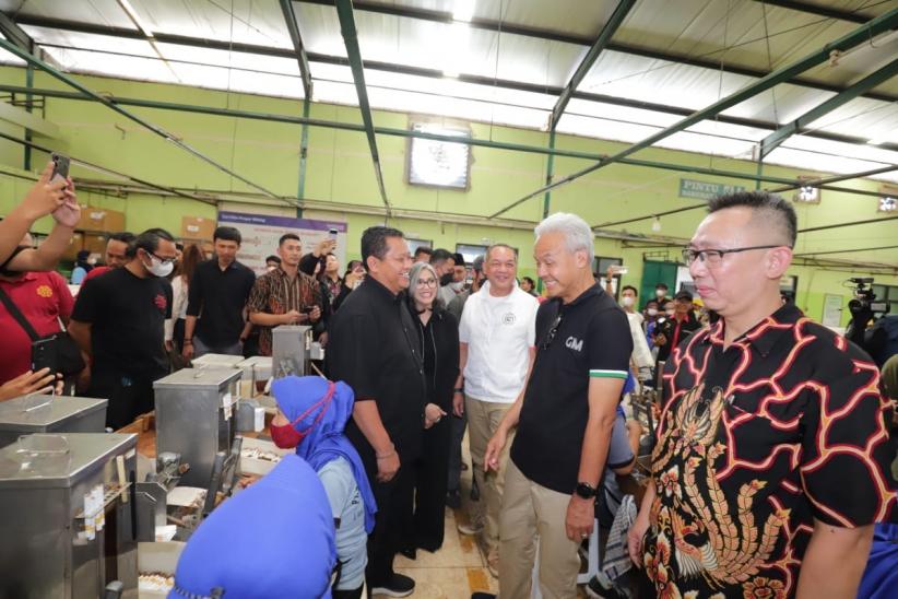 Ganjar Apresiasi Perusahaan Tembakau Pekerjakan Banyak Buruh Perempuan - Bagian 3