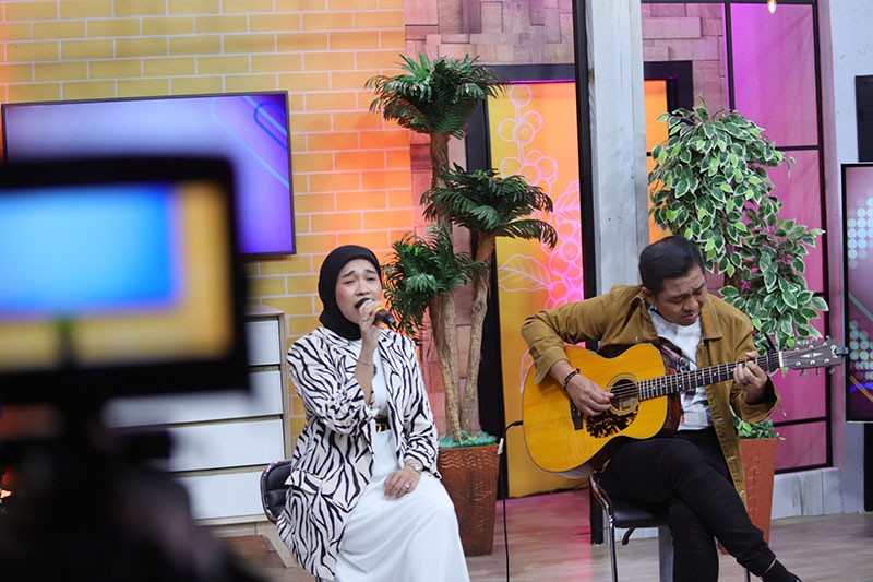 Ade Govinda Kolaborasi dengan Penyanyi Malaysia Ernie Zakri Rilis Lagu 'Masing-Masing' - Bagian 2