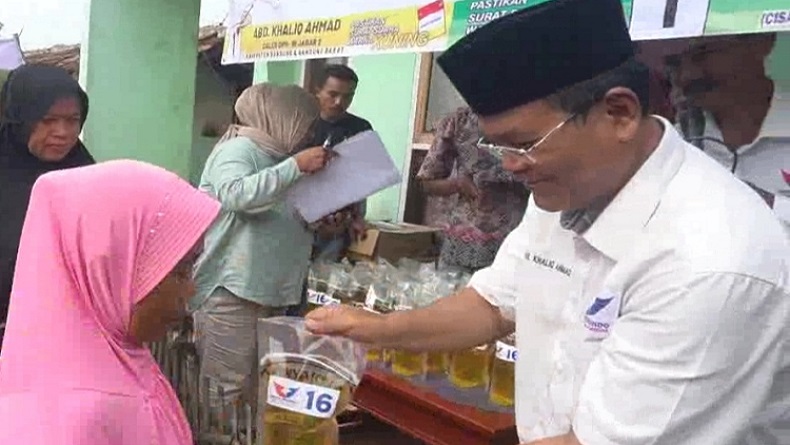 Serbu Minyak Goreng Murah Partai Perindo di Bandung Barat, Warga: Sangat Membantu Sekali