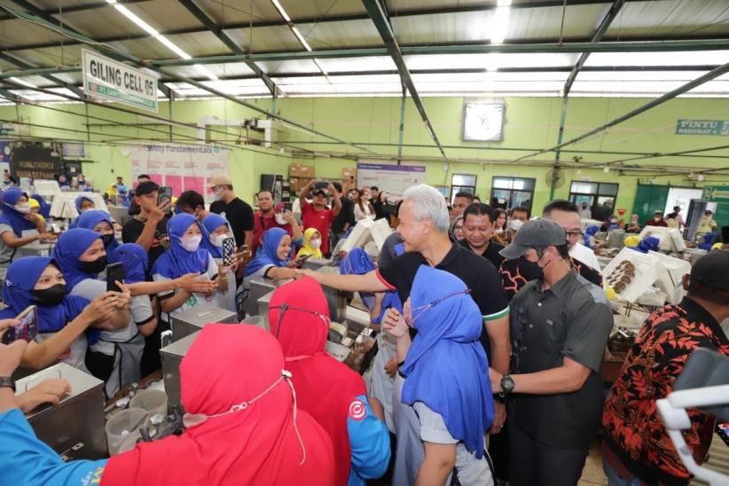 Ganjar Apresiasi Perusahaan Tembakau Pekerjakan Banyak Buruh Perempuan - Bagian 4