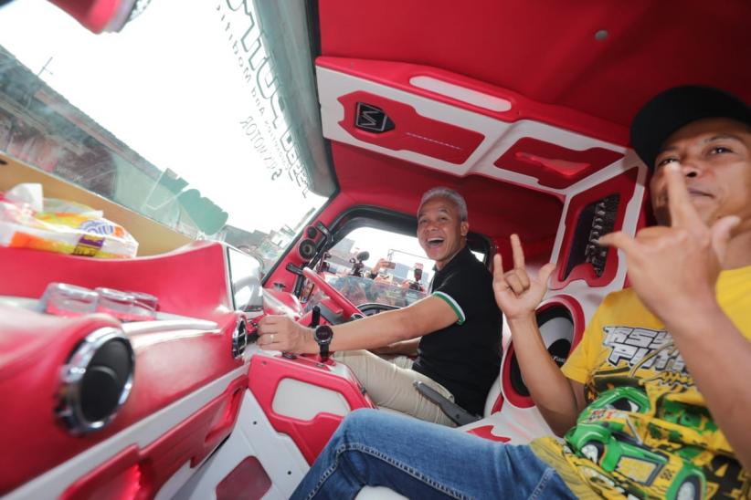 Ngopi Bareng Ganjar, Sopir Truk: Terima Kasih Pak Berhasil Berantas Pungli - Bagian 4